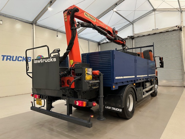 DAF LF 220 Day Cab Dropside Brick Grab