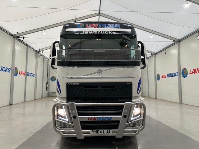 Volvo FH 500 6×2 Tractor Unit Safari Edition