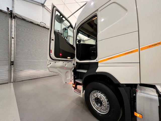 Volvo FH 500 6×2 Midlift Tractor Unit