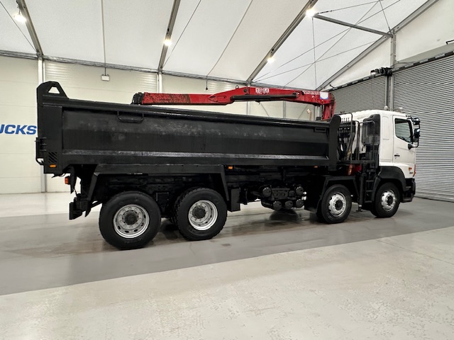 Hino 700 3241 8×4 Sleeper Cab Steel Tipper Grab