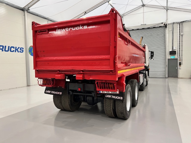 Volvo FM 400 8×4 Steel Tipper Grab Manual