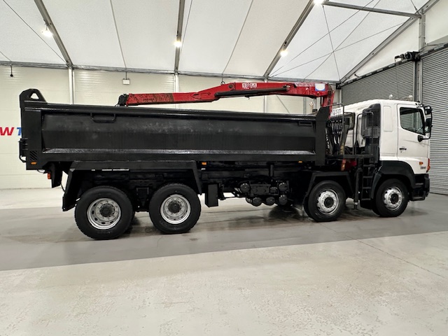 Hino 700 3241 8×4 Sleeper Cab Steel Tipper Grab