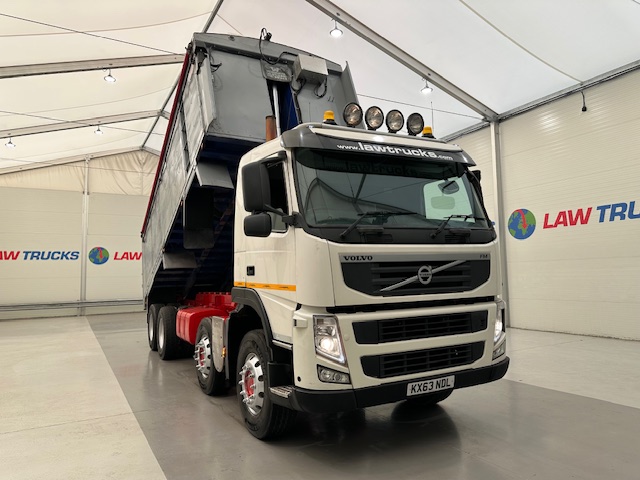 Volvo FM 380 8×4 Day Cab Tipper