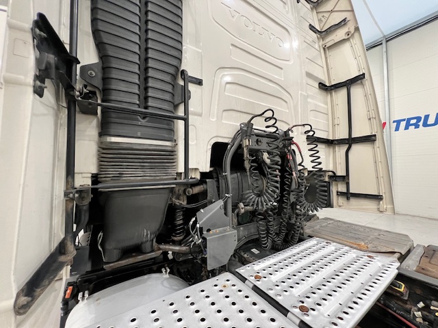 Volvo FH 500 6×2 Sleeper Cab Tractor Unit