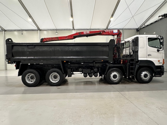 Hino 700 3241 8×4 Sleeper Cab Steel Tipper Grab