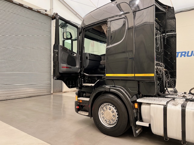 Scania R450 6×2 Rear Lift Highline Tractor Unit PTO