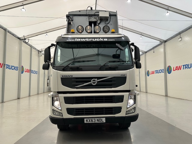 Volvo FM 380 8×4 Day Cab Tipper