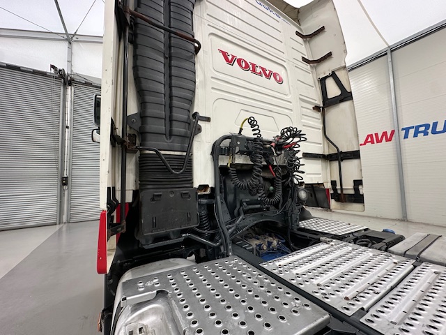 Volvo FH 520 6×2 Sleeper Cab Tractor Unit Manual