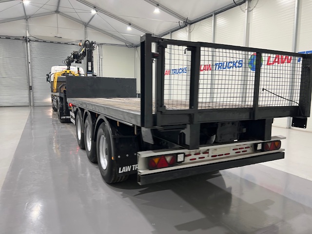 Scania R420 8×2 Rear Lift Brick Grab Drawbar