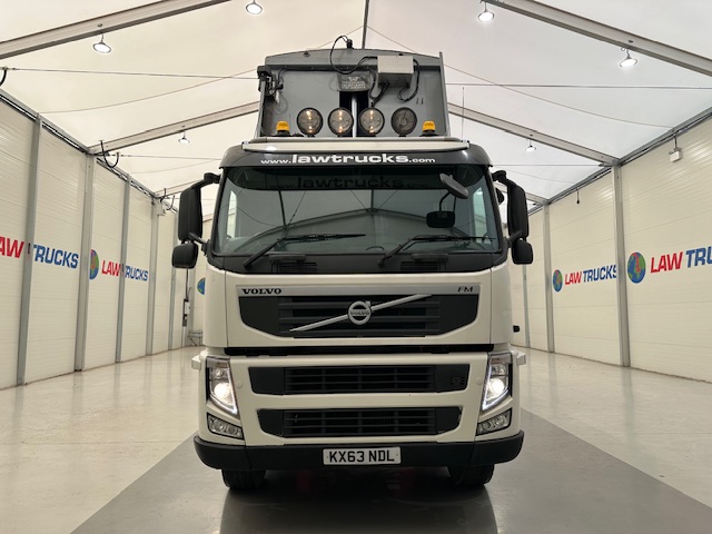 Volvo FM 380 8×4 Day Cab Tipper