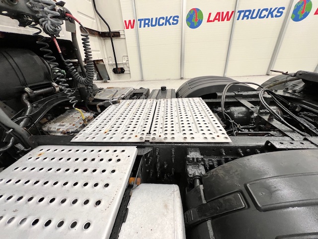 Volvo FH 460 6×2 Midlift Tractor Unit PTO