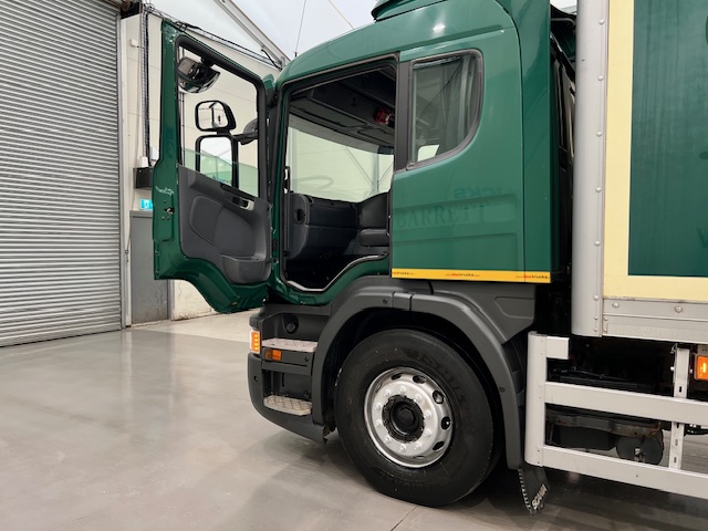 Scania P250 4×2 Sleeper Cab Box Van