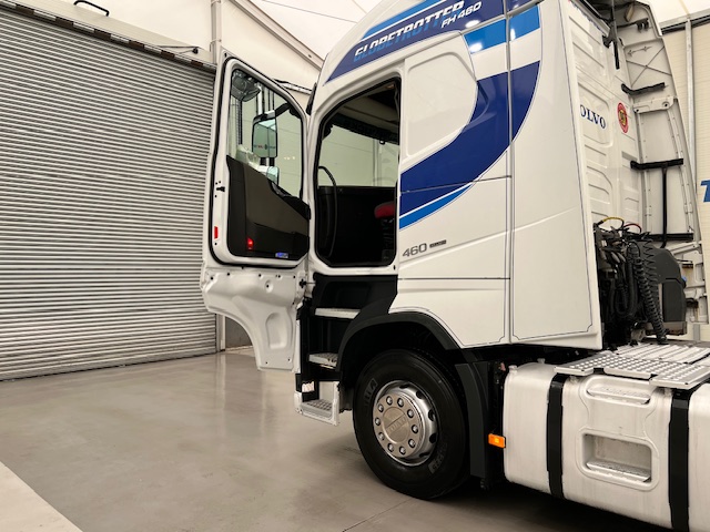 Volvo FH 460 6×2 Midlift Tractor Unit