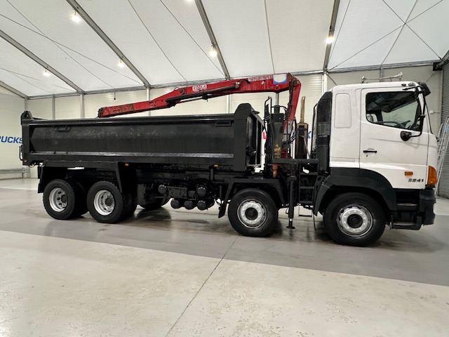 Hino 700 3241 8×4 Sleeper Cab Steel Tipper Grab