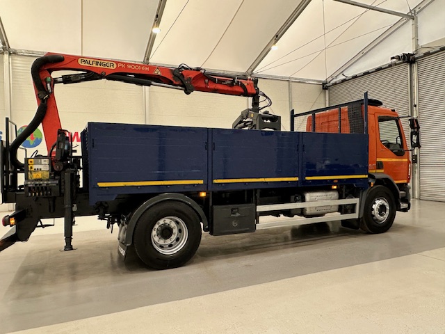 DAF LF 220 Day Cab Dropside Brick Grab