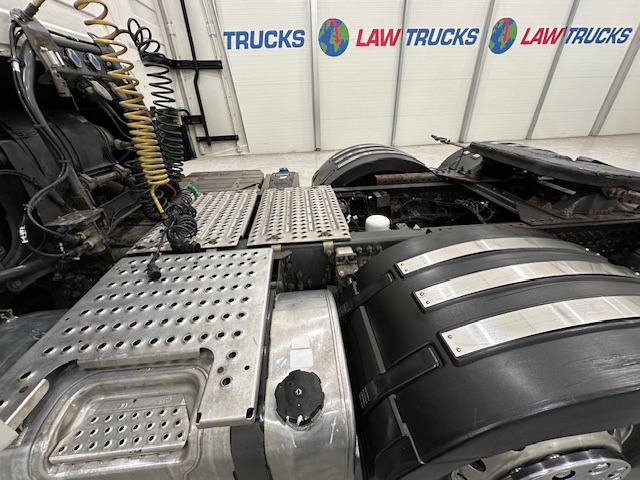 Volvo FH 500 6×2 Tractor Unit Safari Edition
