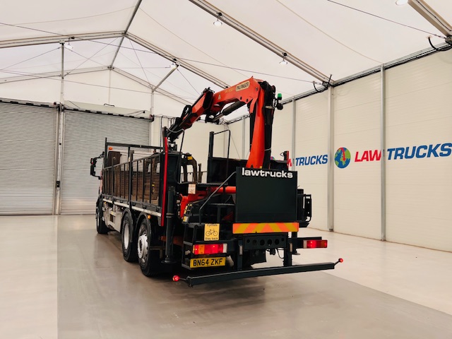 Iveco Stralis 310 Euro 6 6×2 Flatbed Brick Grab