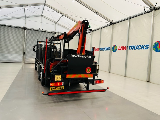 Iveco Stralis 310 6×2 Dropside Brick Grab