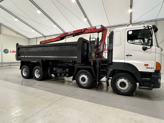 Hino 700 3241 8×4 Sleeper Cab Steel Tipper Grab