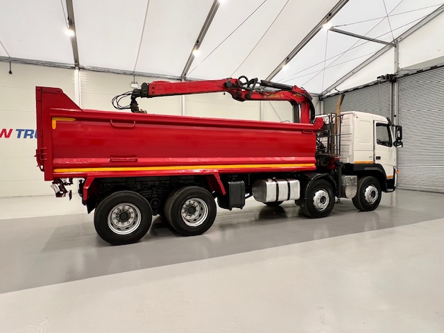 Volvo FM 400 8×4 Steel Tipper Grab Manual