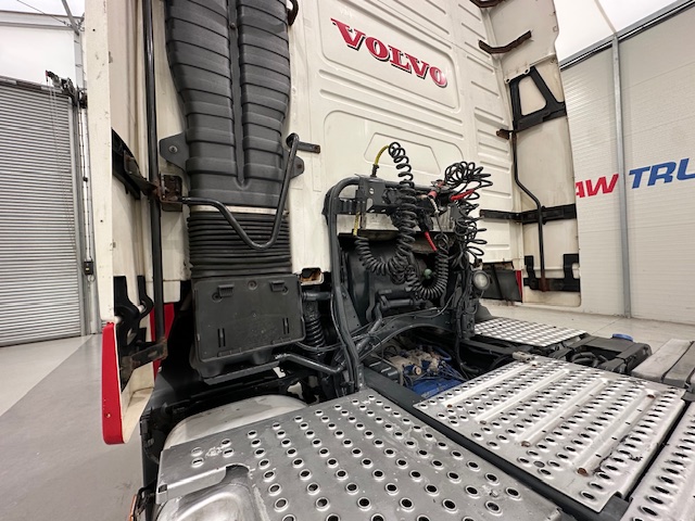 Volvo FH 520 6×2 Sleeper Cab Tractor Unit Manual