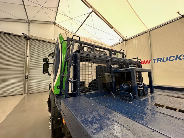 Scania P370 8×4 Sleeper Cab Skip Loader