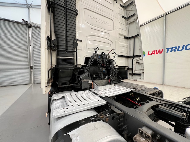 Volvo FH 500 6×2 Midlift Tractor Unit