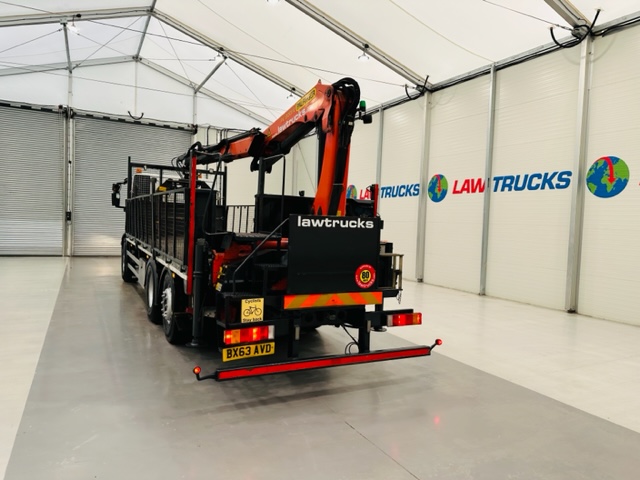 Iveco Stralis 310 6×2 Dropside Brick Grab