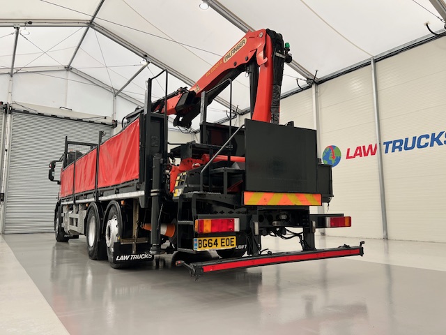 Iveco Stralis 310 6×2 Dropside Brick Grab