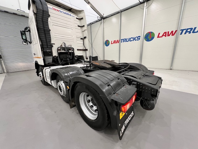 Volvo FH 460 6×2 Midlift Tractor Unit PTO