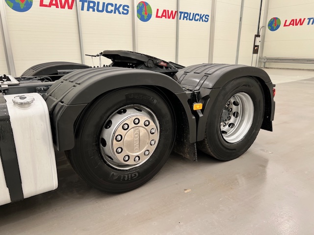 Volvo FH 460 6×2 Midlift Tractor Unit