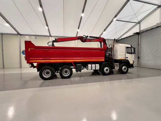 Volvo FM 400 8×4 Steel Tipper Grab Manual