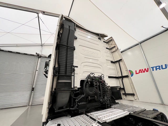 Volvo FH 500 6×2 Midlift Tractor Unit