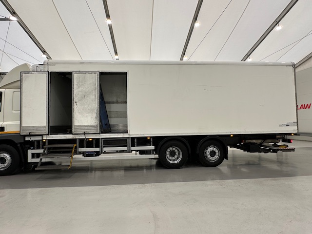 DAF CF 370 6×2 Sleeper Cab Fridge Box