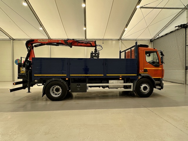 DAF LF 220 Day Cab Dropside Brick Grab