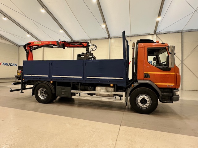 DAF LF 220 Day Cab Dropside Brick Grab