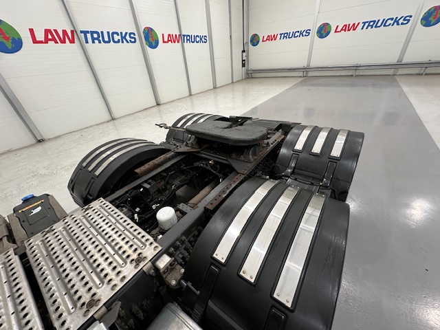 Volvo FH 500 6×2 Tractor Unit Safari Edition