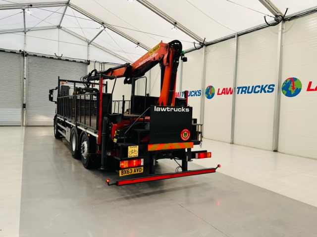 Iveco Stralis 310 6×2 Dropside Brick Grab