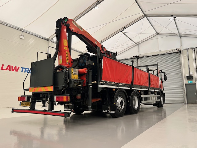 Iveco Stralis 310 6×2 Dropside Brick Grab