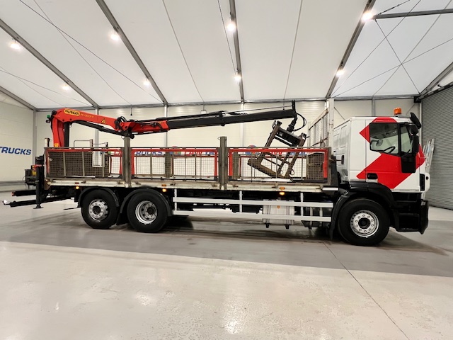 Iveco Stralis 310 6×2 Dropside Brick Grab