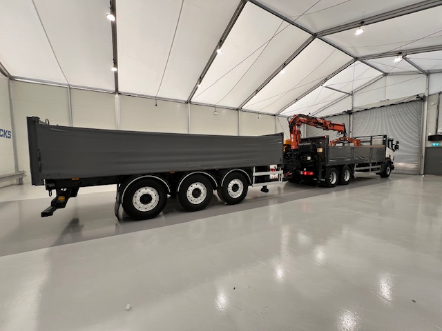Scania P270 6×2 10 Tyre Flatbed Drawbar Brick Grab