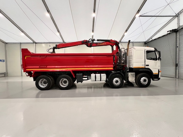 Volvo FM 400 8×4 Steel Tipper Grab Manual