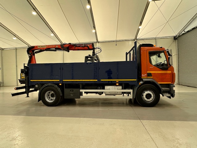 DAF LF 220 Day Cab Dropside Brick Grab