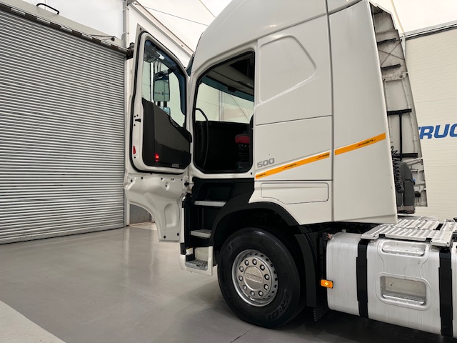 Volvo FH 500 6×2 Globetrotter XL Midlift Tractor Unit
