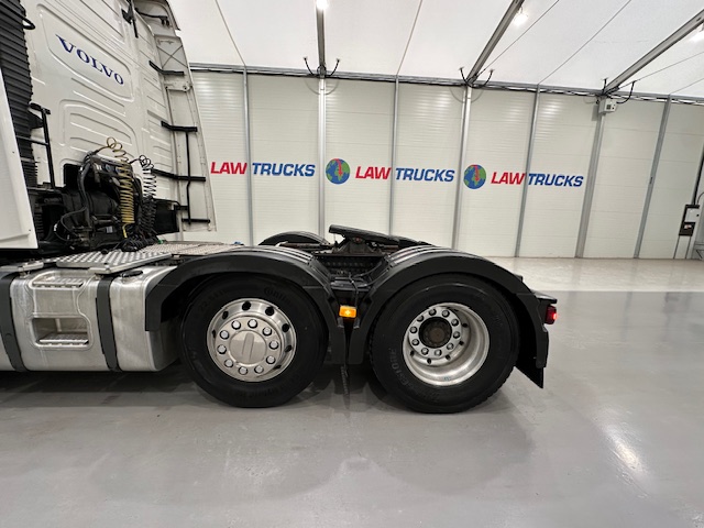 Volvo FH 500 6×2 Tractor Unit Safari Edition
