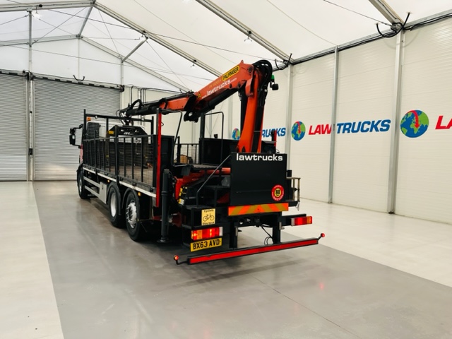 Iveco Stralis 310 6×2 Dropside Brick Grab