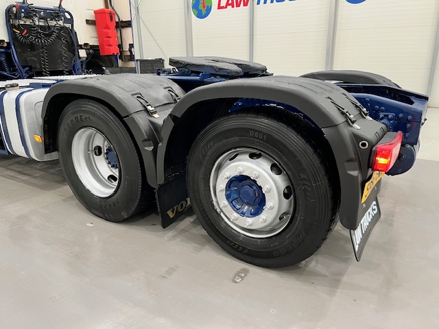 Volvo FH 480 6×2 Rear Lift Tractor Unit