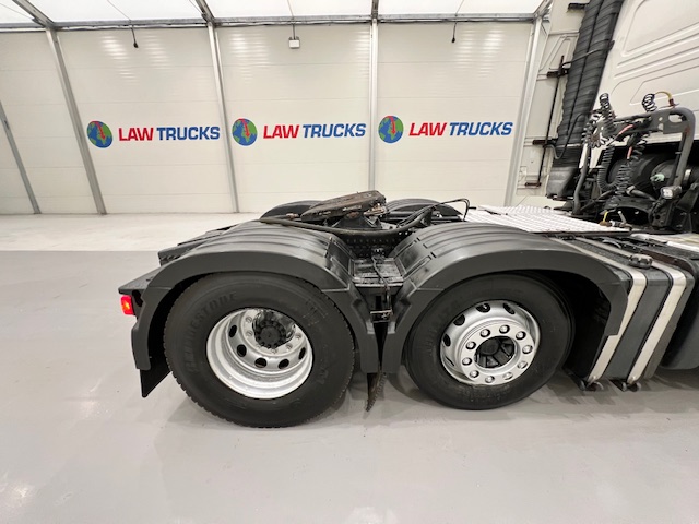 Volvo FH 460 6×2 Midlift Tractor Unit PTO