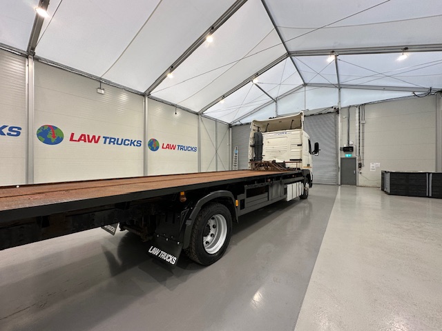 Volvo FH12 420 4×2 Caravan Transporter