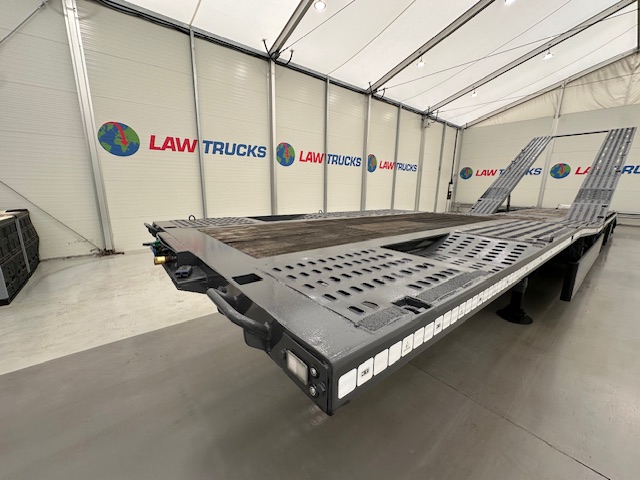 SDC Tri Axle Kicker Vehicle Carrier Lowloader